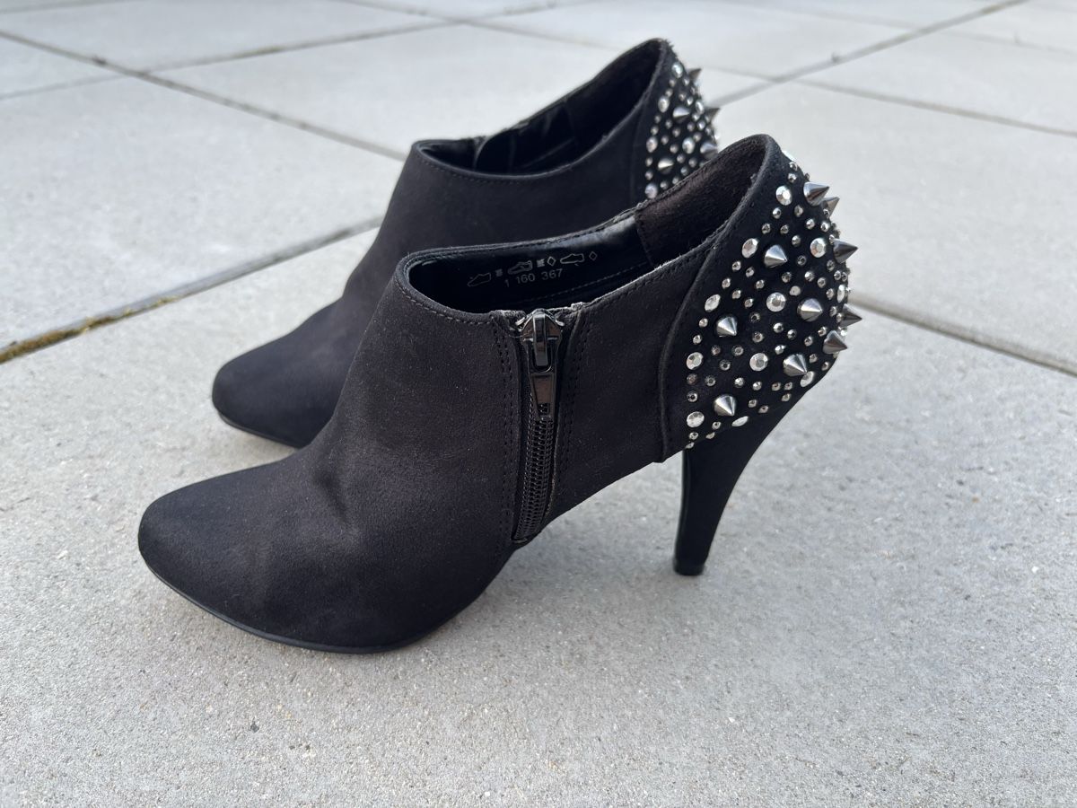 Graceland Scarpe da donna: Nieten - Stiefeletten in Gr. 37 – Usato da Grenchen venduto da Wonderland-Finland 1