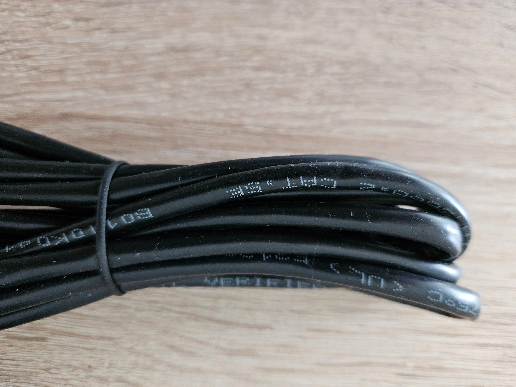 Câbles: 2 Ethernetkabel / Lan Cat 5e [1/2] – Neuf (Voir description) à Wauwil par seriously3 2