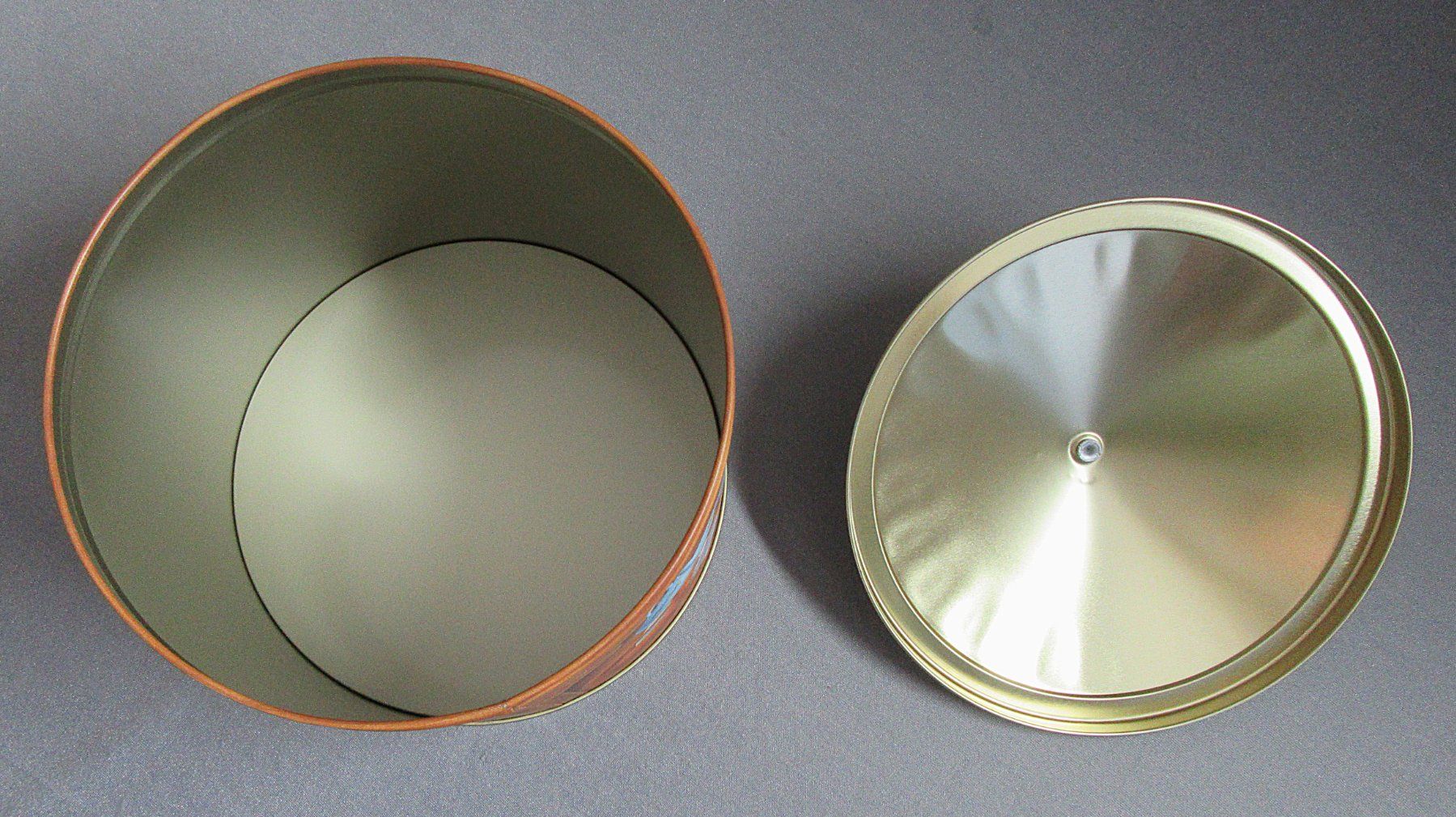 Altro in Decorazioni & Accessori: grosse runde Blechdose mit Katzenmotiven – Usato da Auenstein venduto da Padabimbim 5