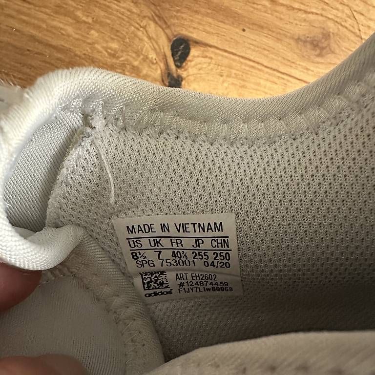 Scarpe da uomo: Hallenturnschuh Adidas Gr. 40 2/3 – Nuovo (secondo la descrizione) da Langnau venduto da yo_ja 4