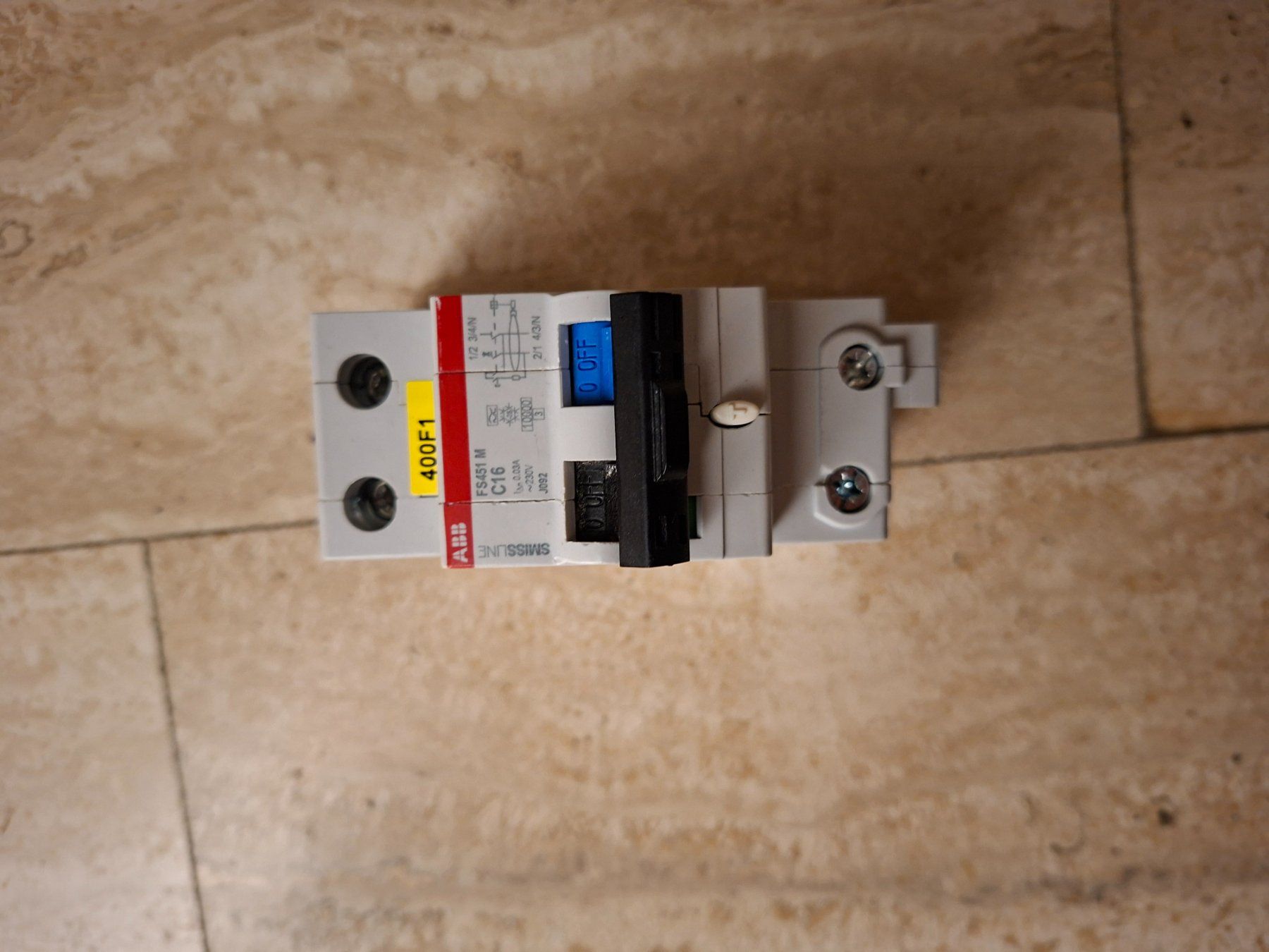 ABB Interrupteurs: Fehlerstromschutzschalter – D'occasion à Schwarzenburg par Antolino22