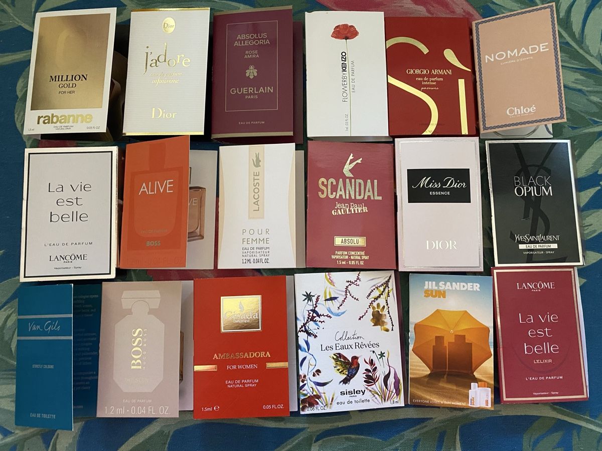 Profumi & Eau de Toilette: 18 échantillons de parfums femme – Nuovo e nell'imballaggio originale da Bouveret venduto da wes_7zll 1