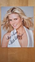 Heidi Klum, Original Autogramm auf Grossfoto in Farbe