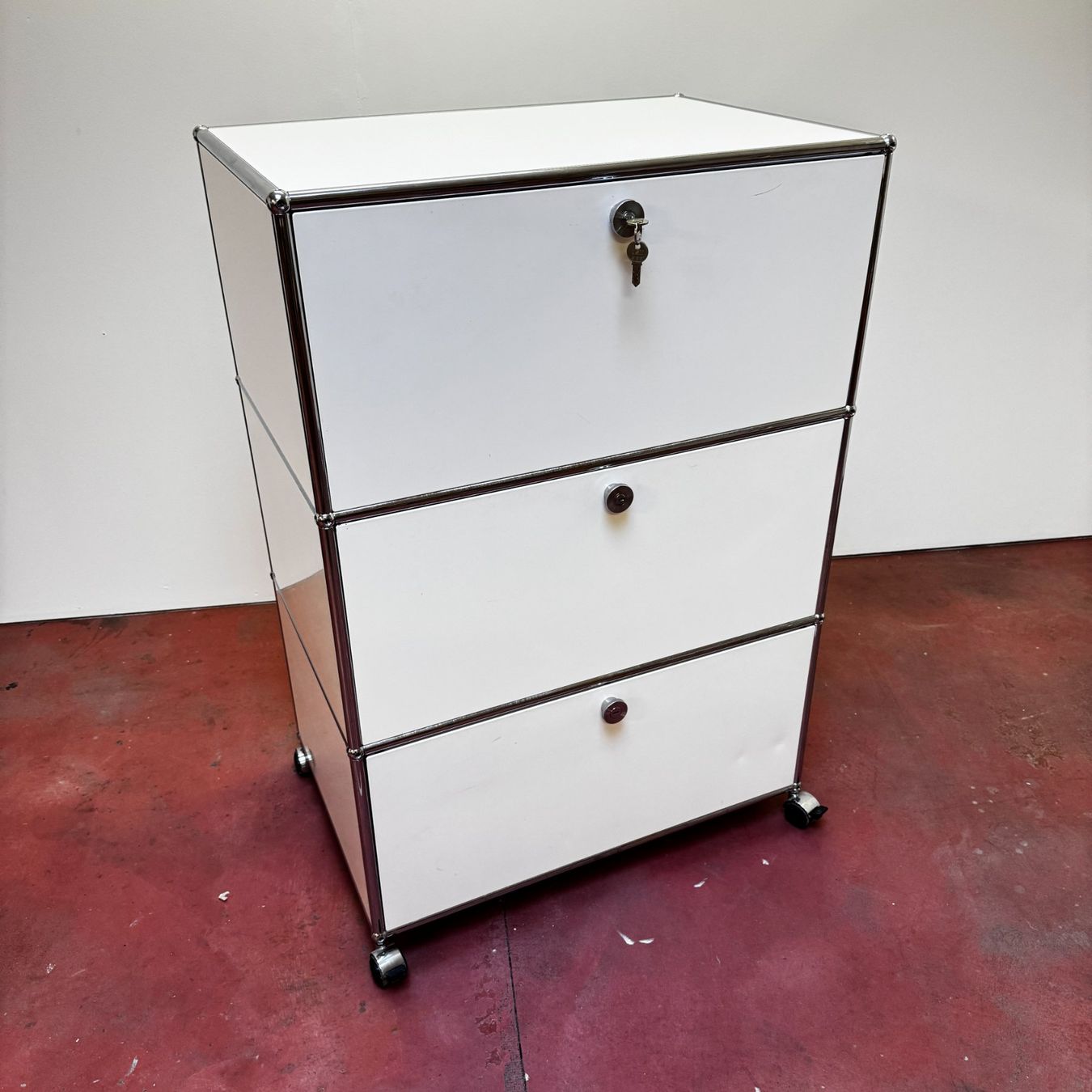 USM Kommoden: USM Sideboard 1x3 weiss mit Rädern – Gebraucht aus Zürich von Yemine