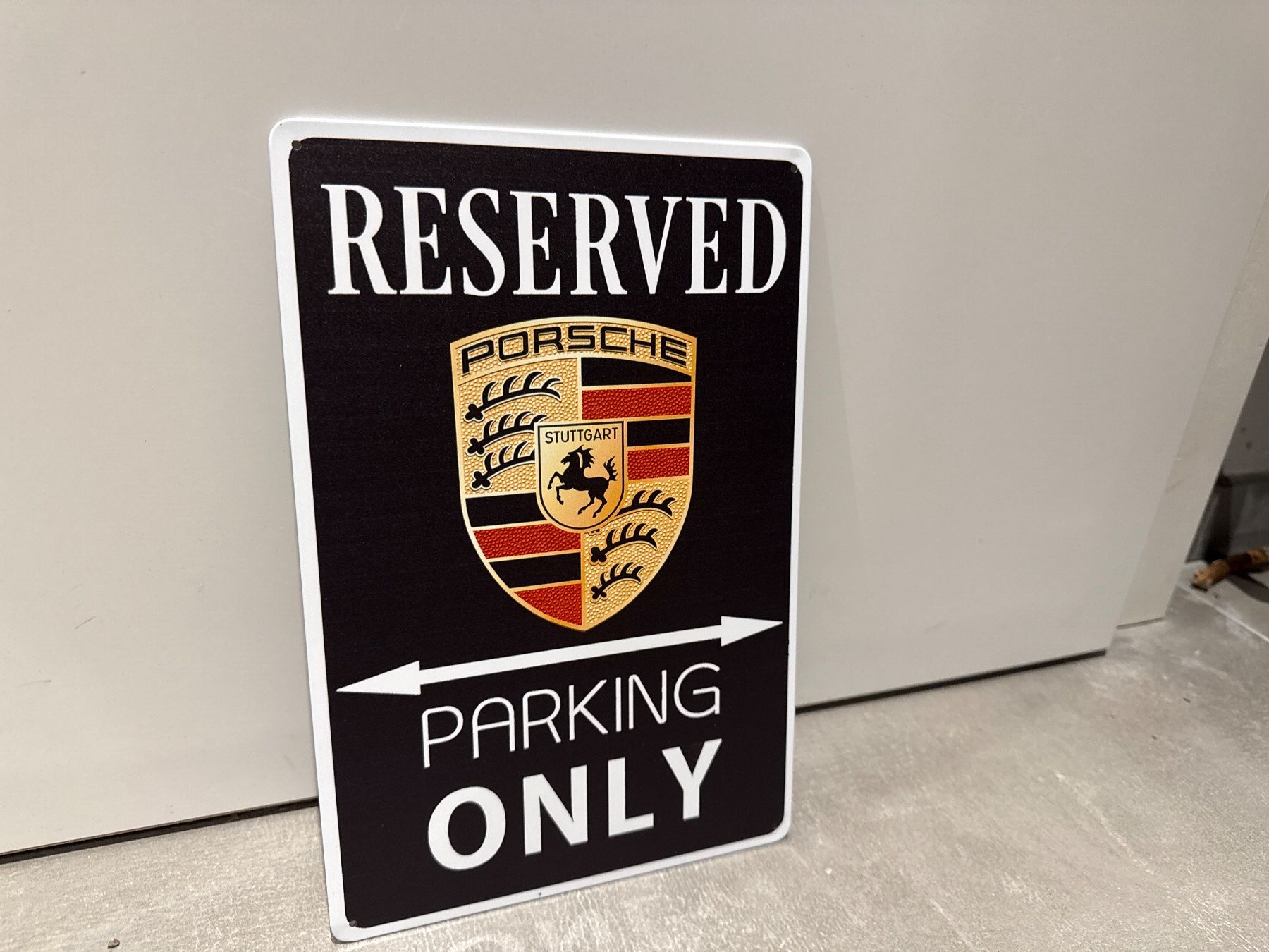 Porsche Insegne: PORSCHE Parking ONLY Schild Blech TOP ANGEBOT % NEU – Nuovo e nell'imballaggio originale da Seon venduto da Aaargauer01 6
