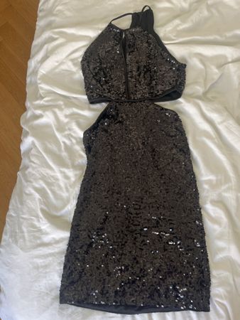 Robe H&M paillettes noire découpe taille 36 