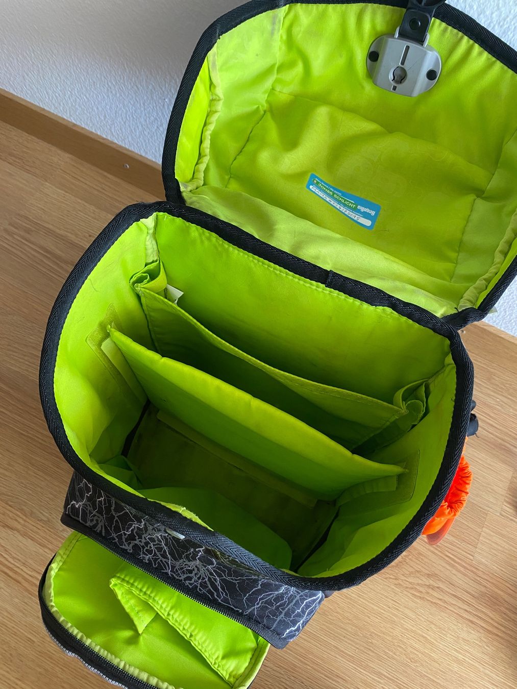 Ergobag Borse & Zaini: Ergobag Schulthek + Turnbeutel + Etui, schwarz mit Blitzen – Usato da Zürich venduto da joe_r8hb 5
