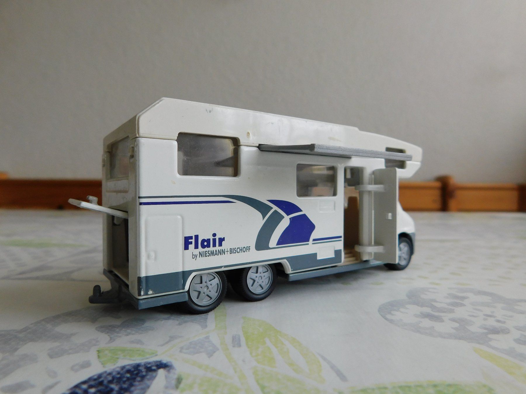 Siku Modellini d'auto: Siku Wohnmobil Flair – Usato da Strengelbach venduto da Wedi73 4