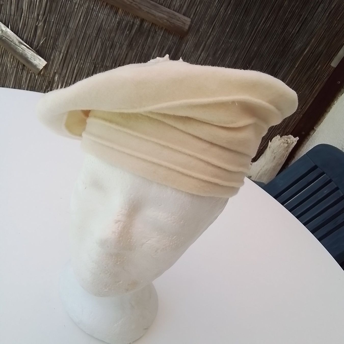 Copricapi, berretti & cappellini: elegante Damen Mütze – Usato da Oberurnen venduto da DVDL