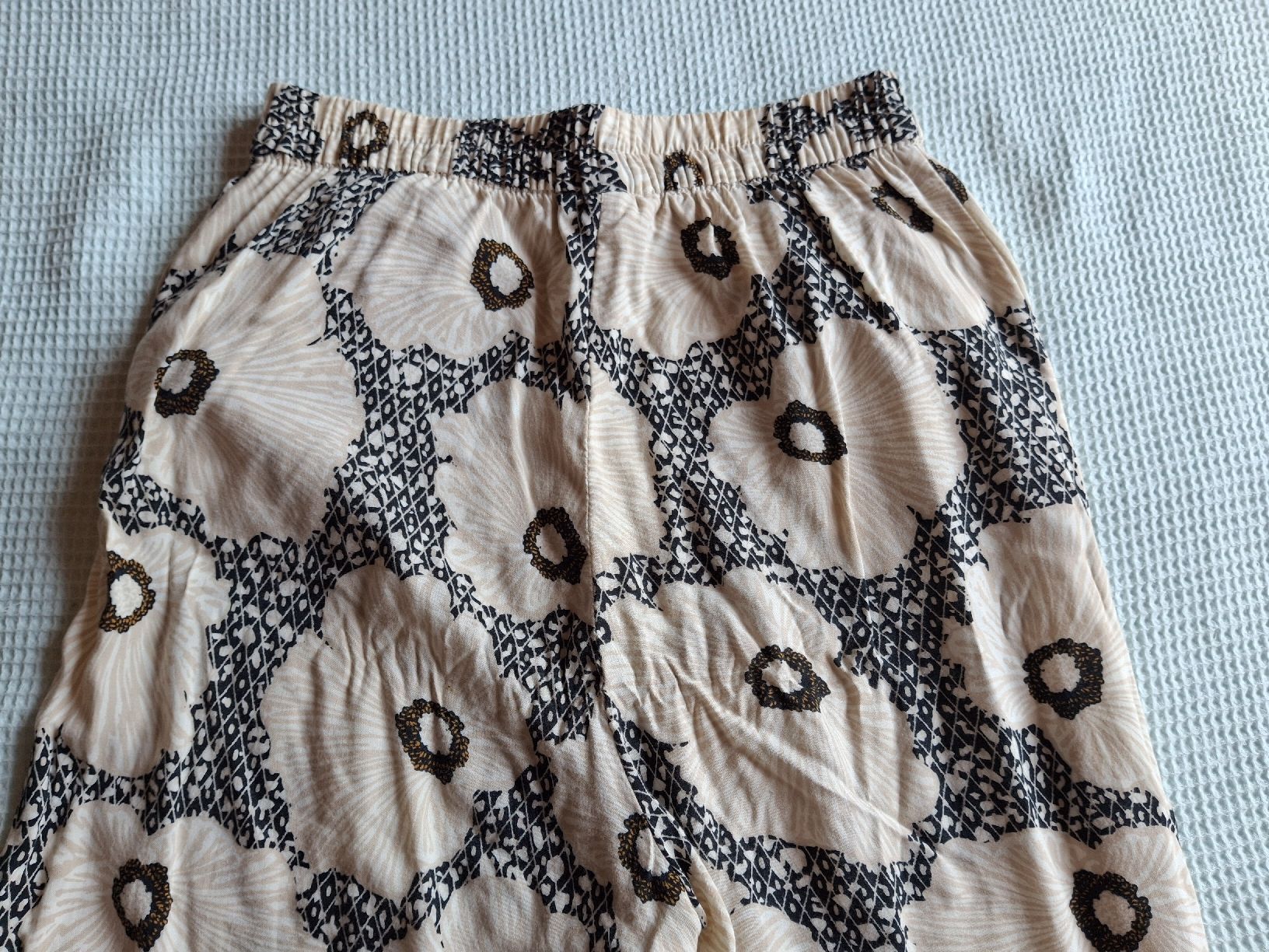 H&M Pantaloni: Pantalon fluide taille 34 marque H&M imprimé fleurs – Usato da Villiers venduto da san_jn5w 6