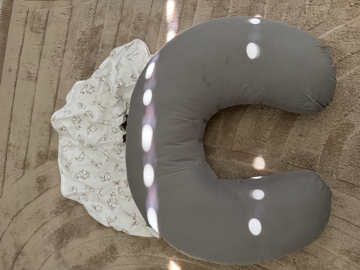 Ikea Coussins: Ikea Nursing Pillow  – D'occasion à Altendorf par joc_yy6d 1