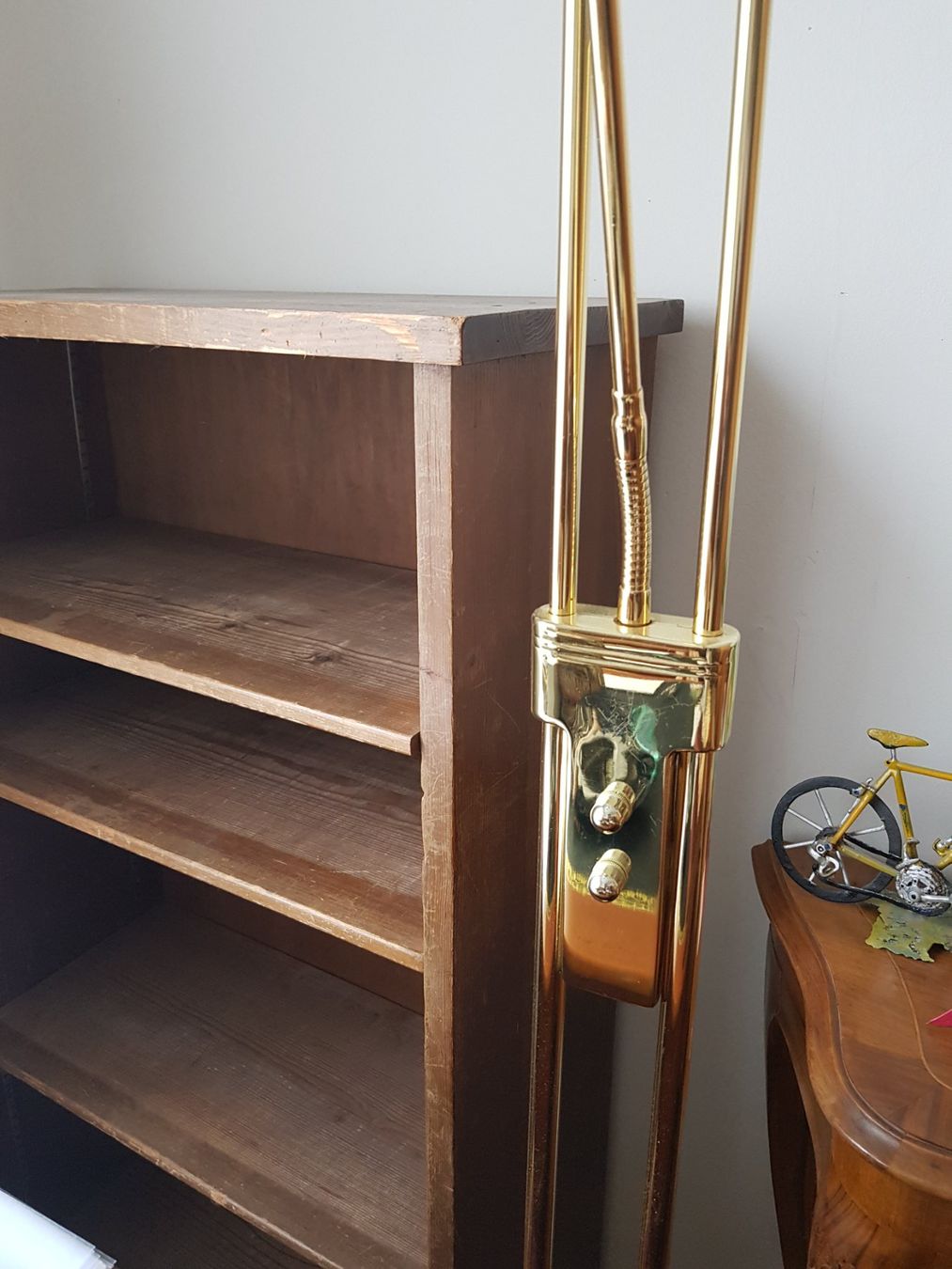 Lampade: Lampe de salon dorée avec lampe de lecture orientable – Usato da La Sagne VD venduto da aro_nnp2 2