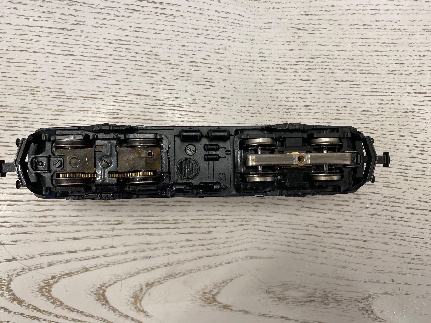 Märklin Modellini di ferrovie: Märklin 3041 ÖBB BR 1043 – Usato da Lupsingen venduto da New-Haven 3