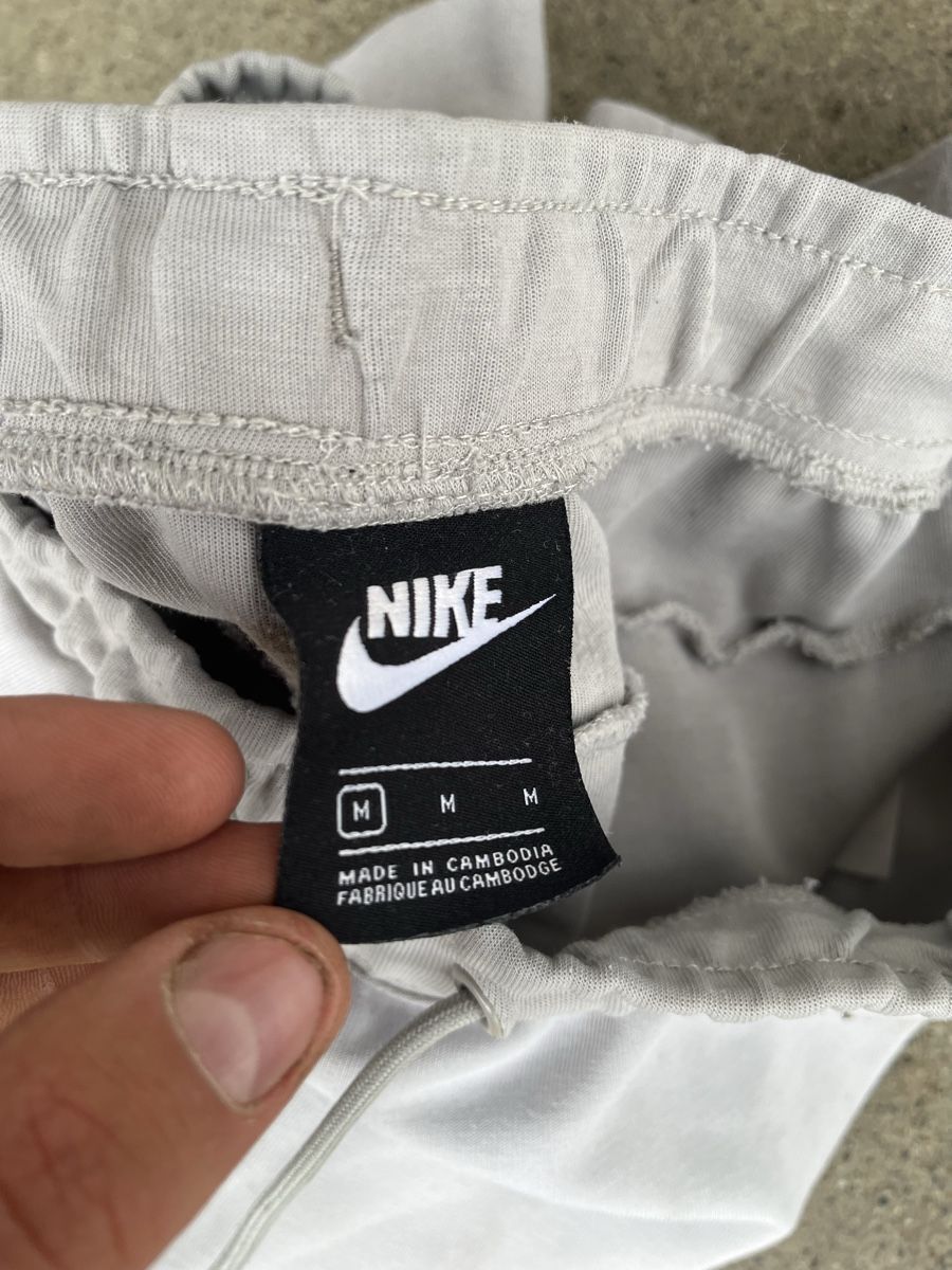 Nike Pantaloni: Nike Tech Fleece Joggers Grey – Usato da Bern venduto da Nelbla 3