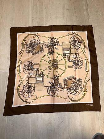 Foulard en soie Gil de Losne Paris