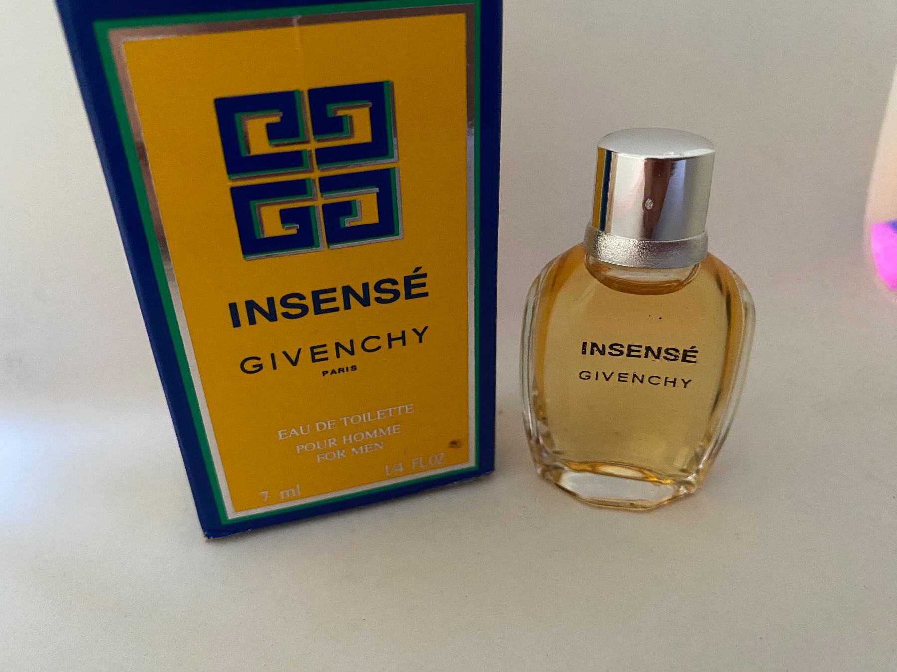 Givenchy Profumi & Eau de Toilette: Miniature Insensé de Givenchy 7ml – Nuovo e nell'imballaggio originale da Bouveret venduto da wes_7zll