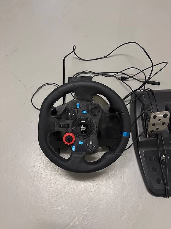Manettes: Logitech Lenkrad – D'occasion à Happerswil par rob_5nr6