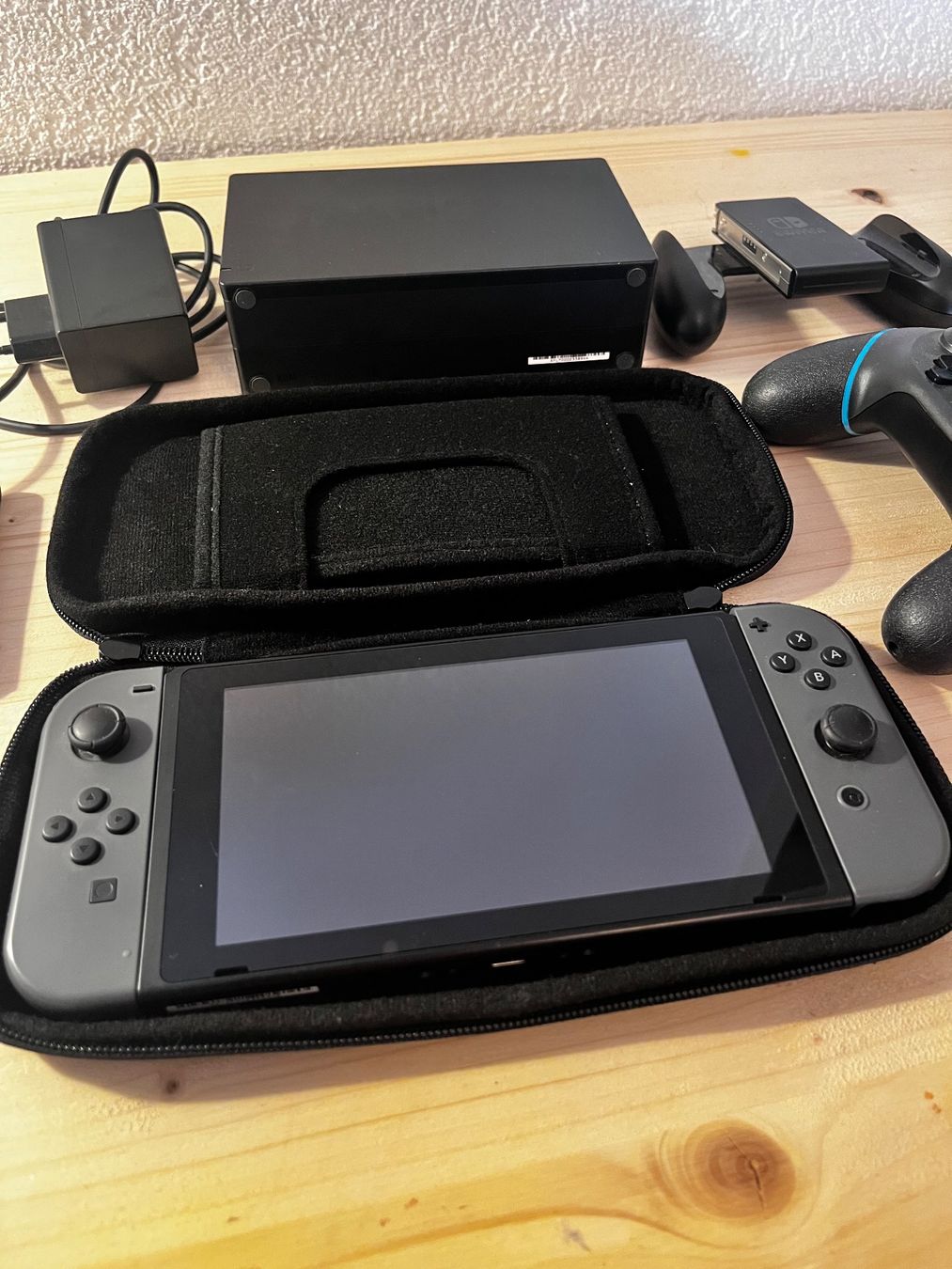 Nintendo Consoles: Nintendo Switch première génération – D'occasion à Lausanne par ant_68z8 1