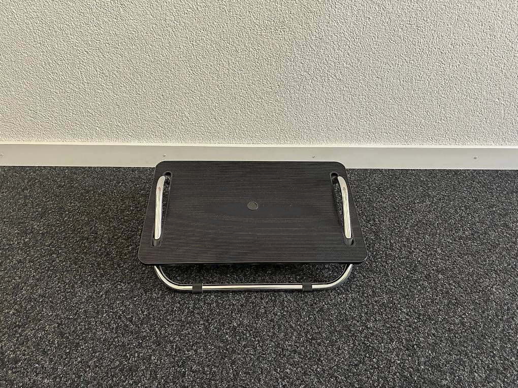 Hocker: Fussstütze – Gebraucht aus Zürich von dor_596h