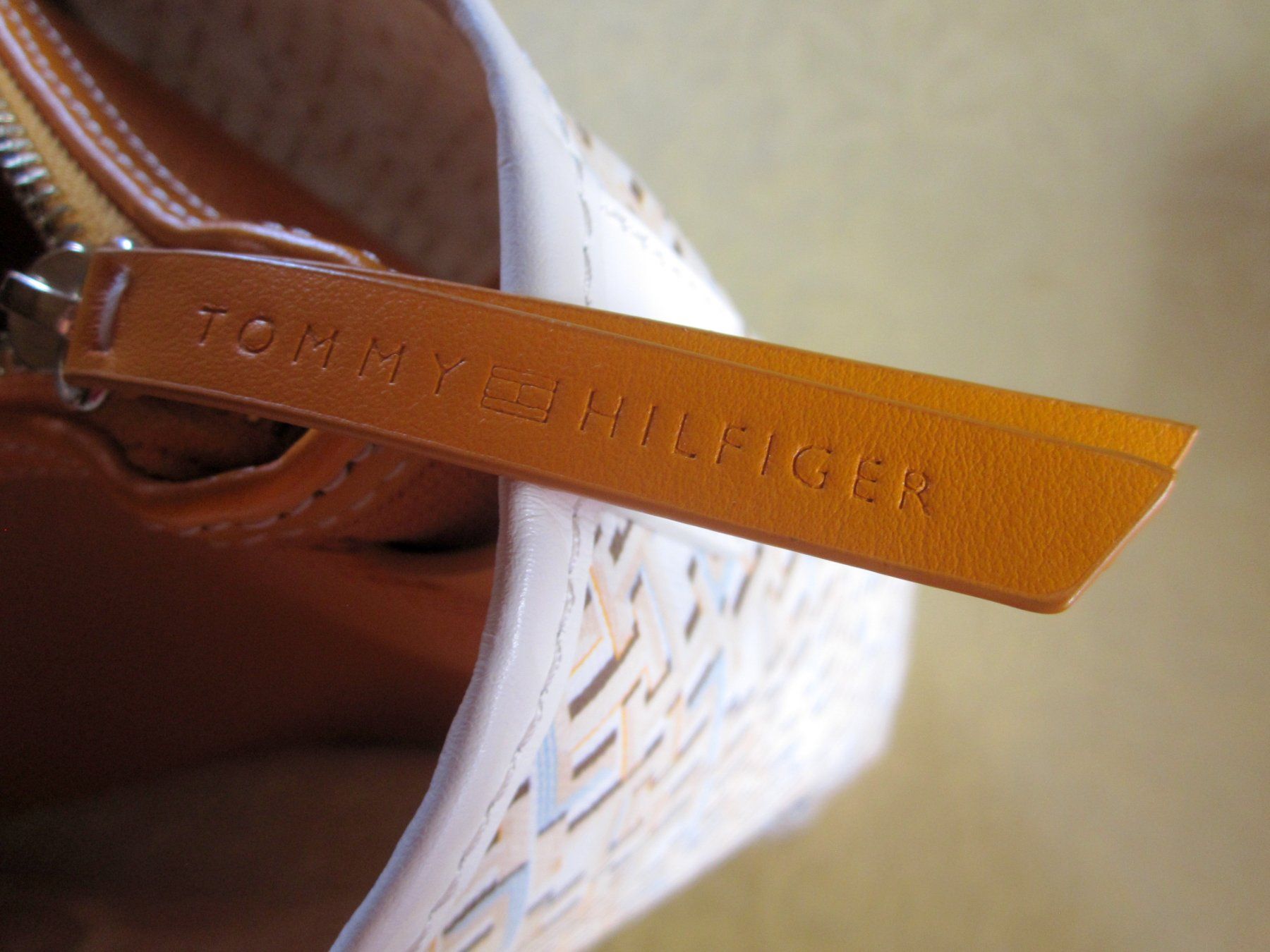 Tommy Hilfiger Taschen für Damen: Damen-Tasche von Tommy Hilfiger – Gebraucht aus Binningen von fel_8mgn 4