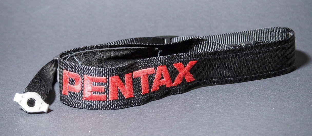 Pentax Fotocamera: Courroie pour Pentax 645 – Usato da Monthey venduto da PhilippeZ
