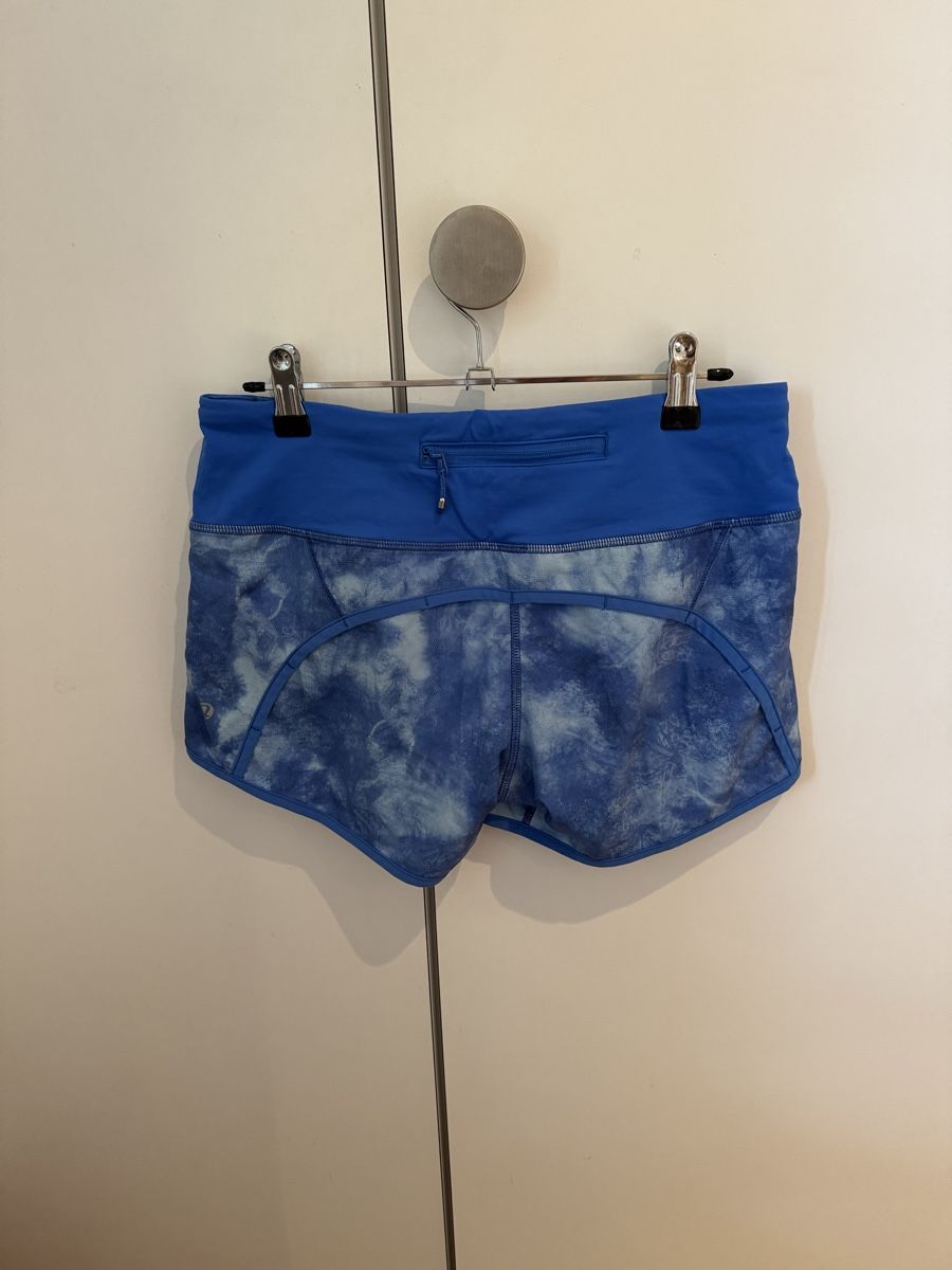 Lululemon Pantalons: Lululemon Running Shorts - Size US 4 (36) – D'occasion à Küsnacht ZH par lia_lf7y 1
