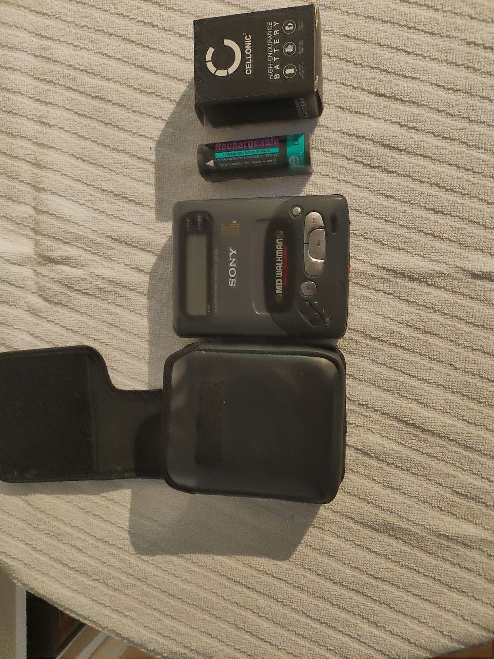 Sony Minidisc: Sony, Minidisc Recorder, Portable, MZ-R2 – Difettoso da Aesch BL venduto da markuspius
