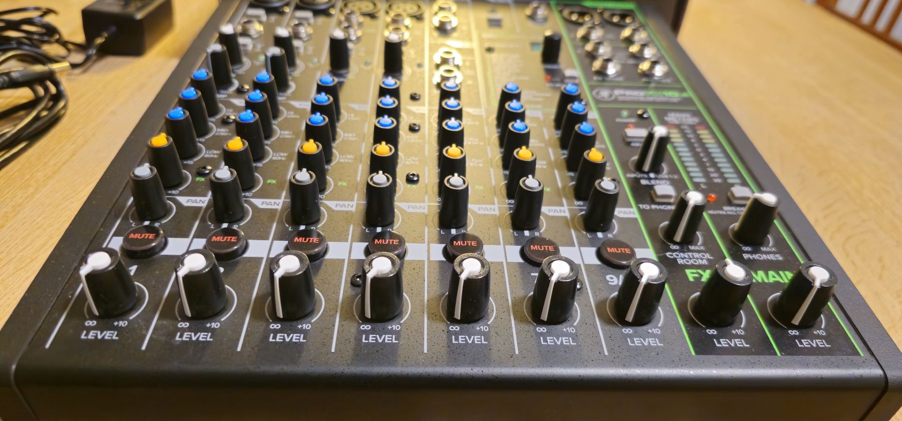 Mackie Console di mixaggio: Makie pro FX10v3 – Nuovo (secondo la descrizione) da Bern venduto da flo_2s8t 5