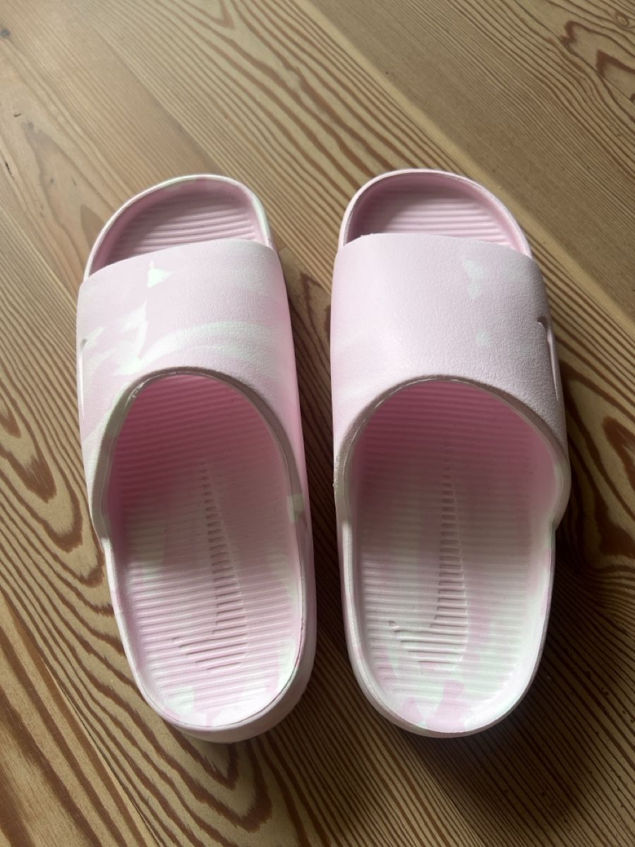 Nike Chaussures hommes: Nike Calm Pink Slides – D'occasion à Zürich par tsw_f52q 3