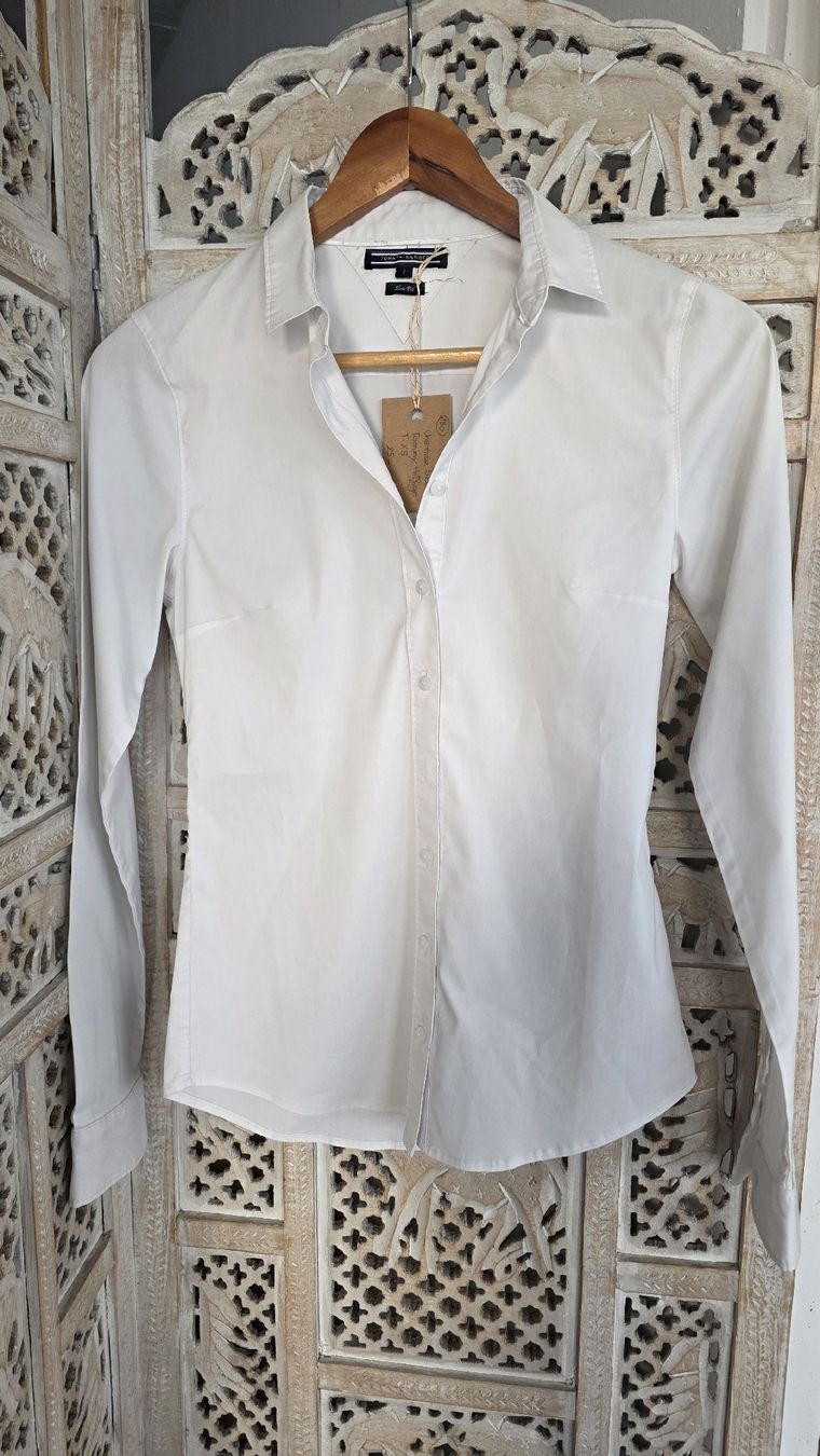 Camicette: Chemise blanche Tommy Hilfiger Taille 34 – Usato da Courgevaux venduto da AT12