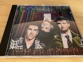Crowded House – Temple Of Low Men