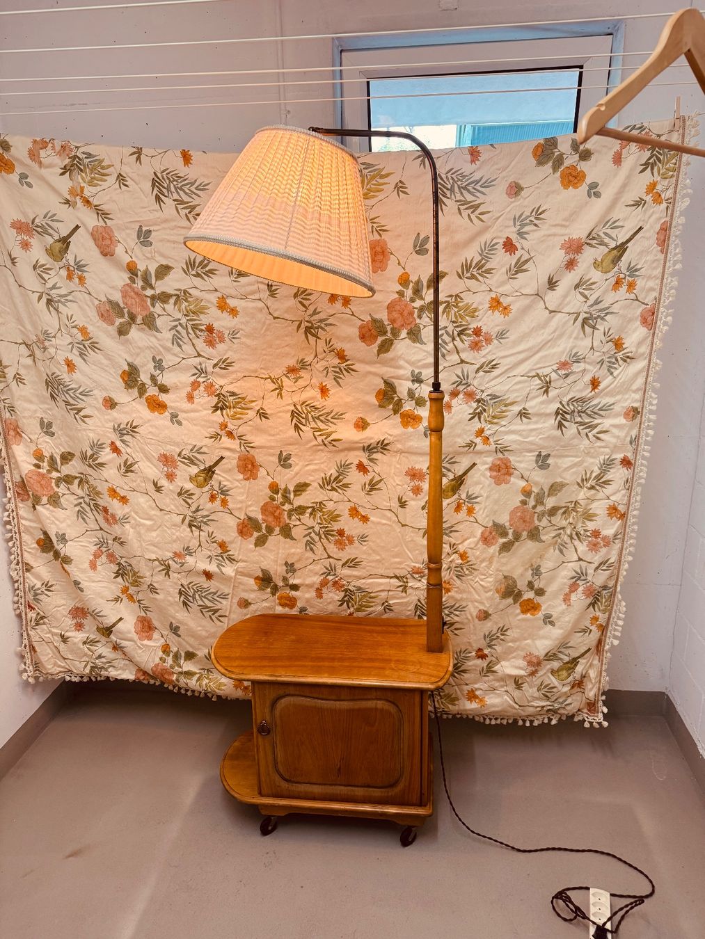 Lampen: Möbeli mit Lampe – Gebraucht aus Zürich von diesunddasvintage 1