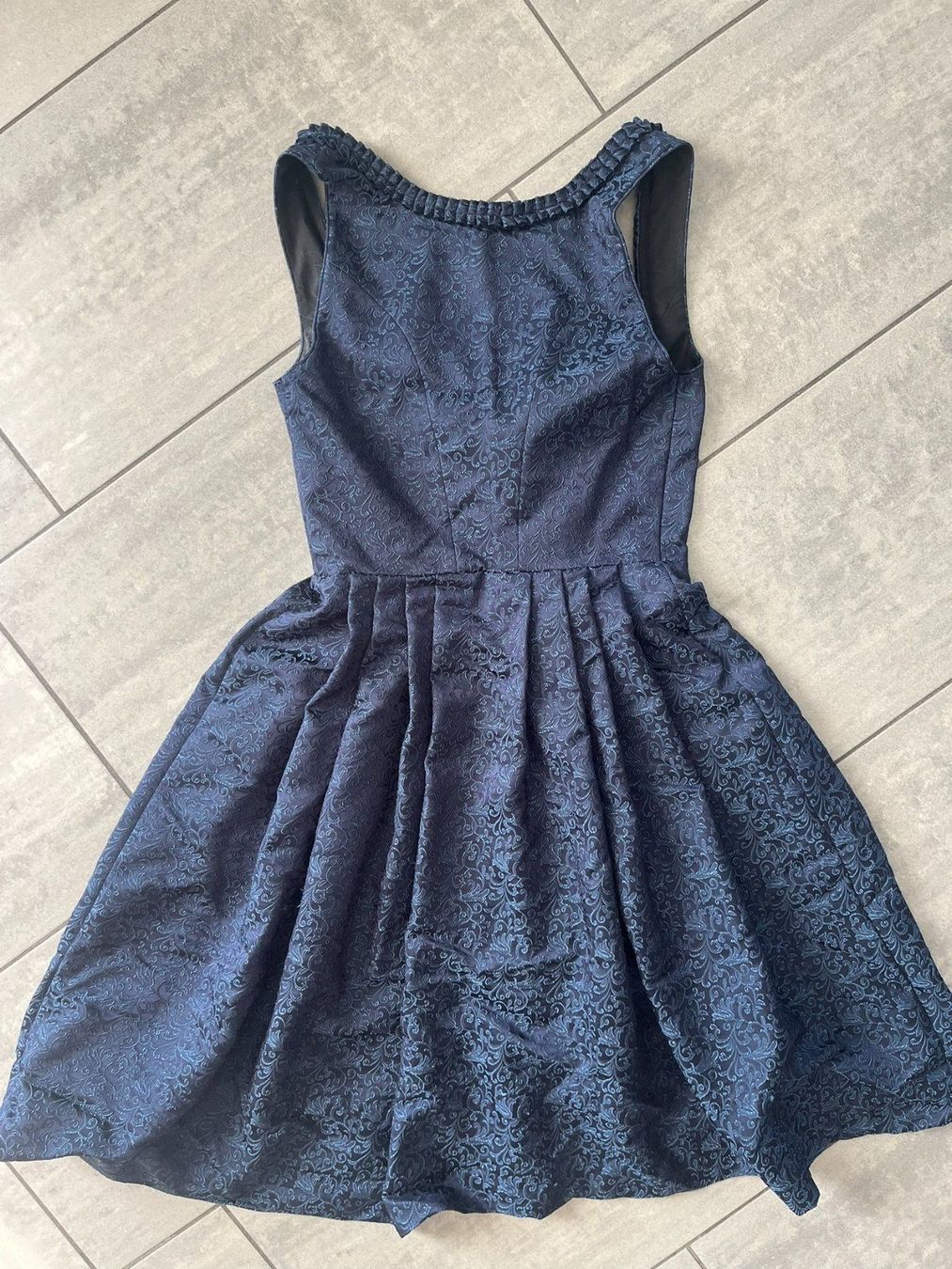 Costumi: TRACHTEN DEISER Dirndl + Schürze Blau – Nuovo (secondo la descrizione) da Otelfingen venduto da Denis_ZH 5