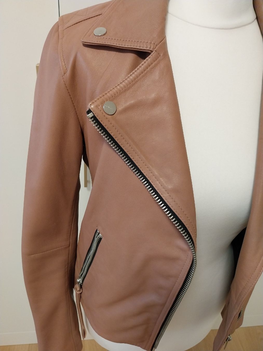 Allsaints Giacche: All Saints Lederjacke altrose EU36 – Usato da Oberwil BL venduto da A.Mohler 1
