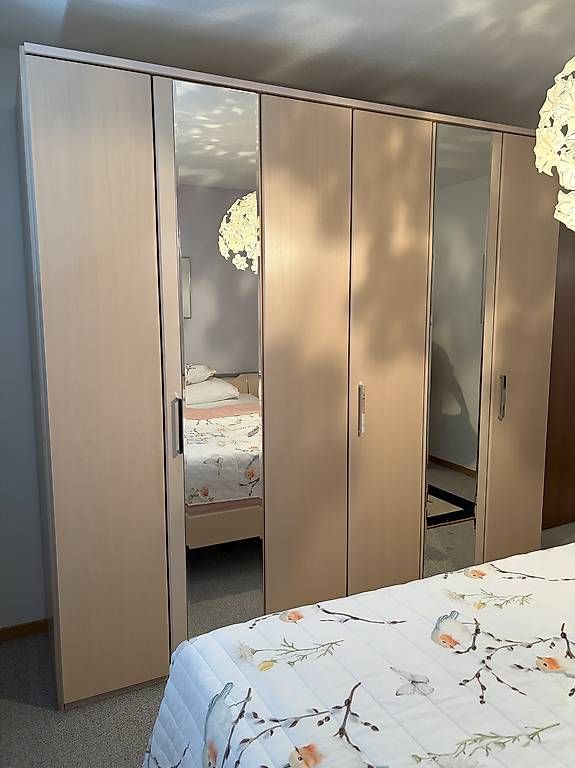 Schränke: Kleiderschrank – Gebraucht aus Zug von Quips35