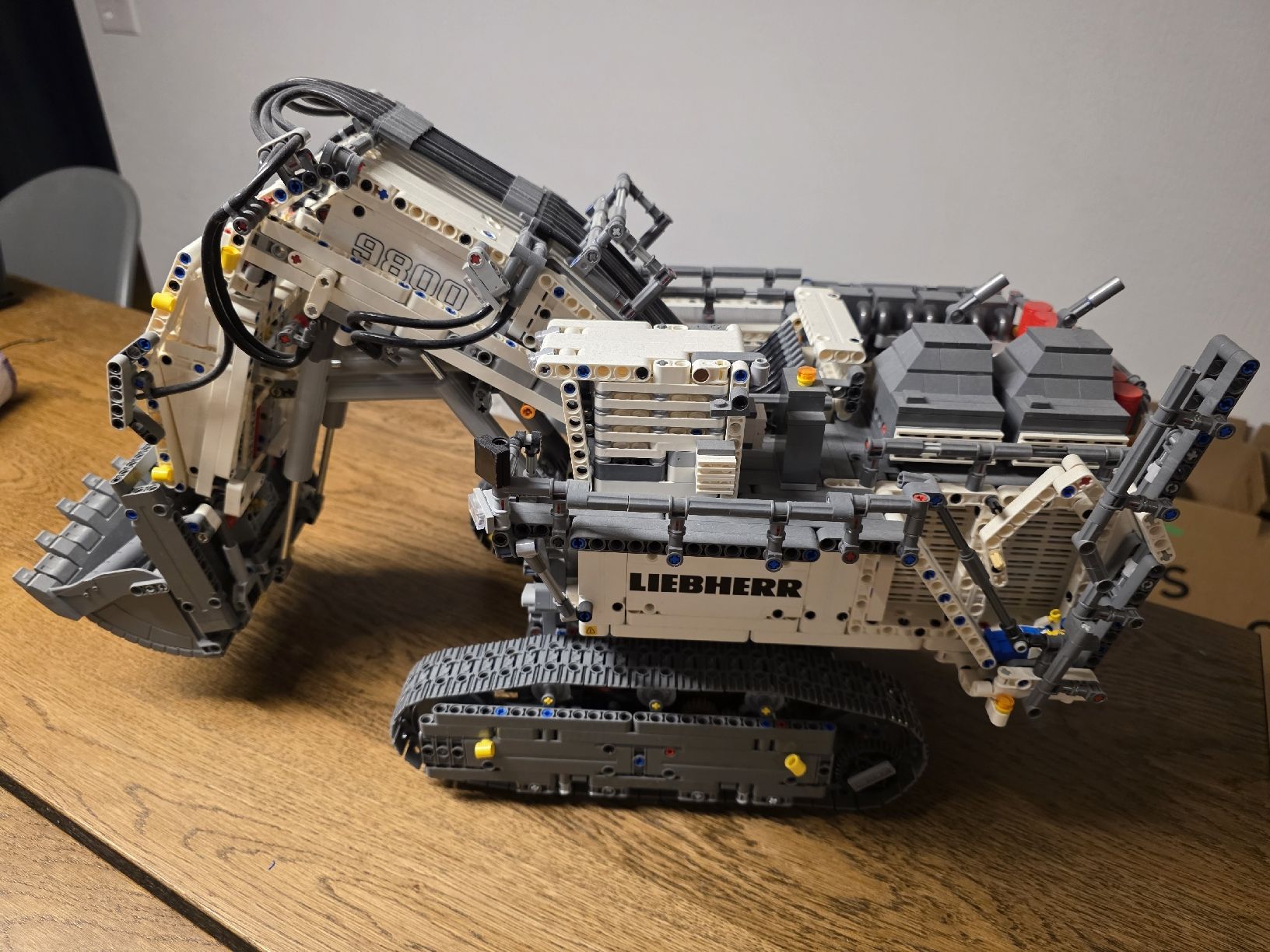 Lego Kit di costruzioni: Original Lego Liebherr 42100 excavator – Usato da Stetten AG venduto da AlexandruEP 1
