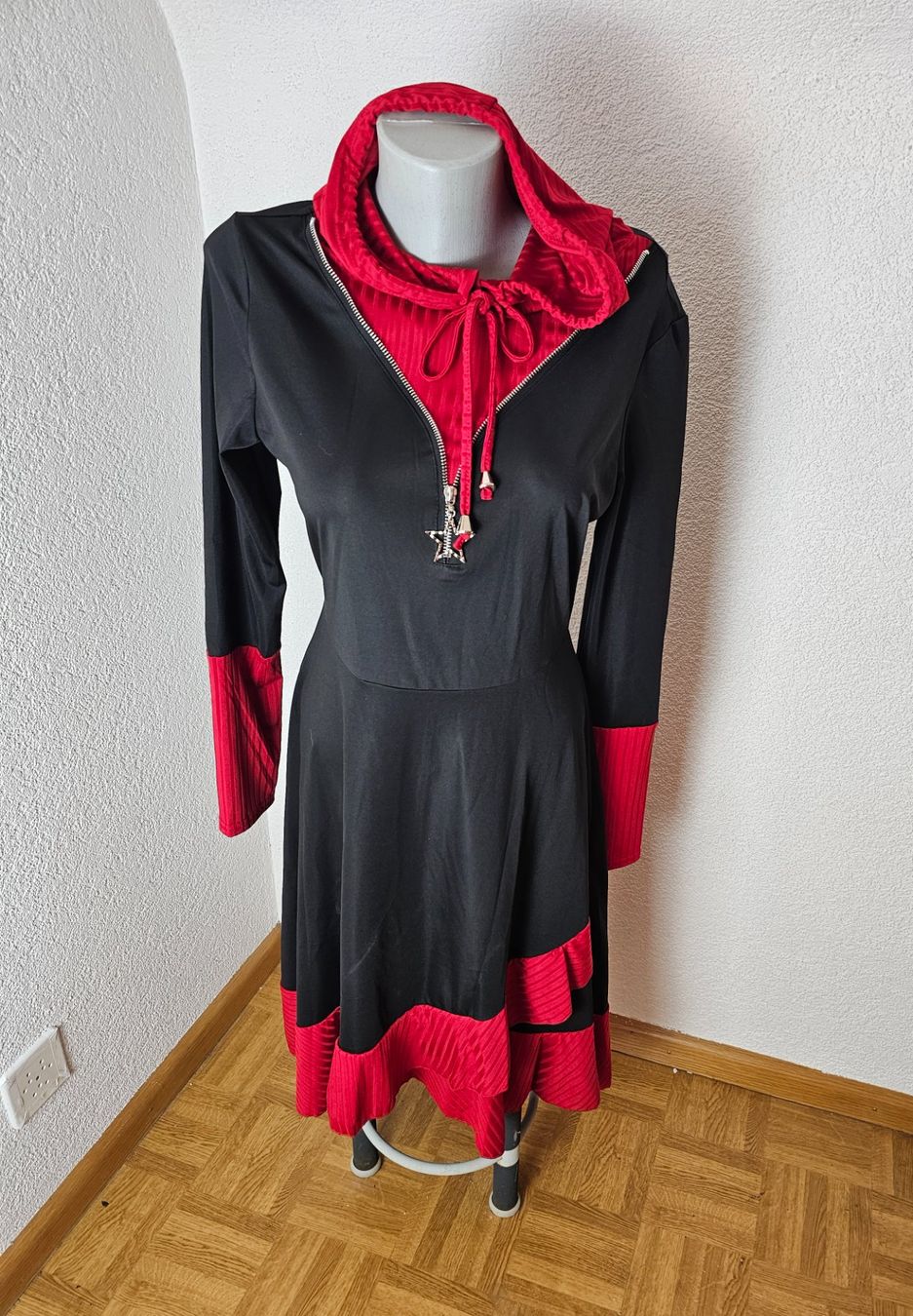 Kleider: NEU! elegantes Kleid Gr. M GOTHIC Vintage – Gebraucht aus Füllinsdorf von Sunnebliemli7 2