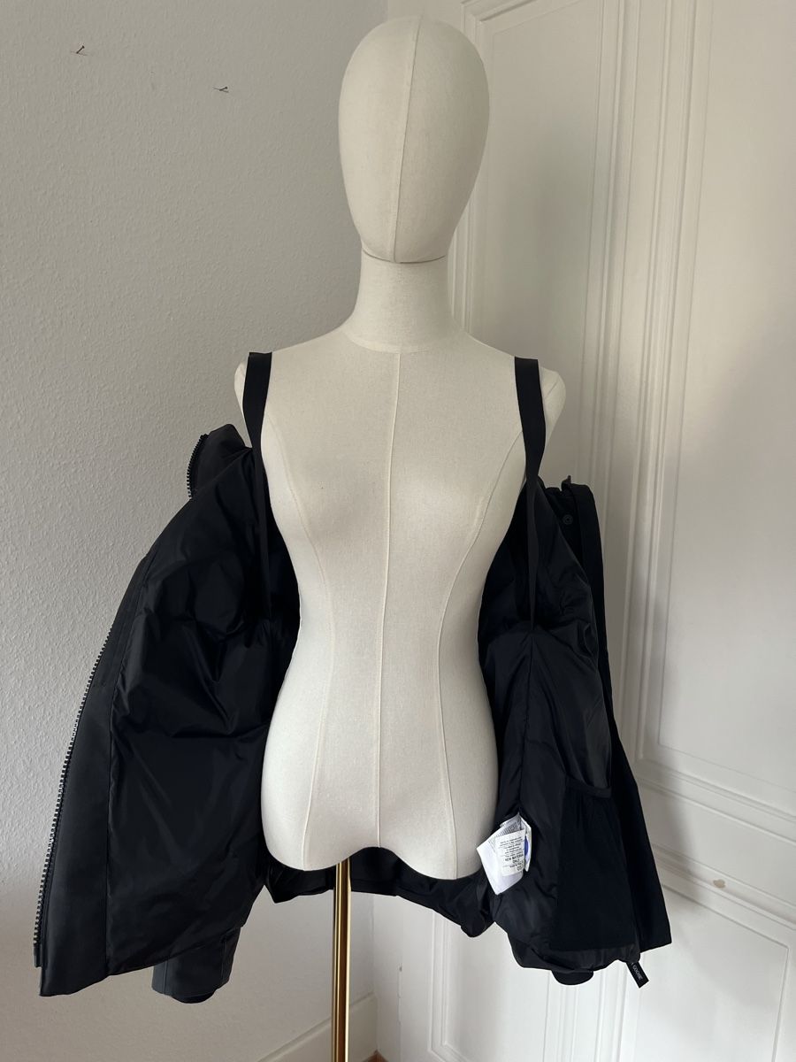 Canada Goose Giacche: Canada Goose Jacket - Black - Size M - Great Winter Coat! – Usato da Mies venduto da nic_yk5d 7