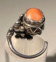 Ancienne boucle kabyle argent, corail et émaux cloisonnés