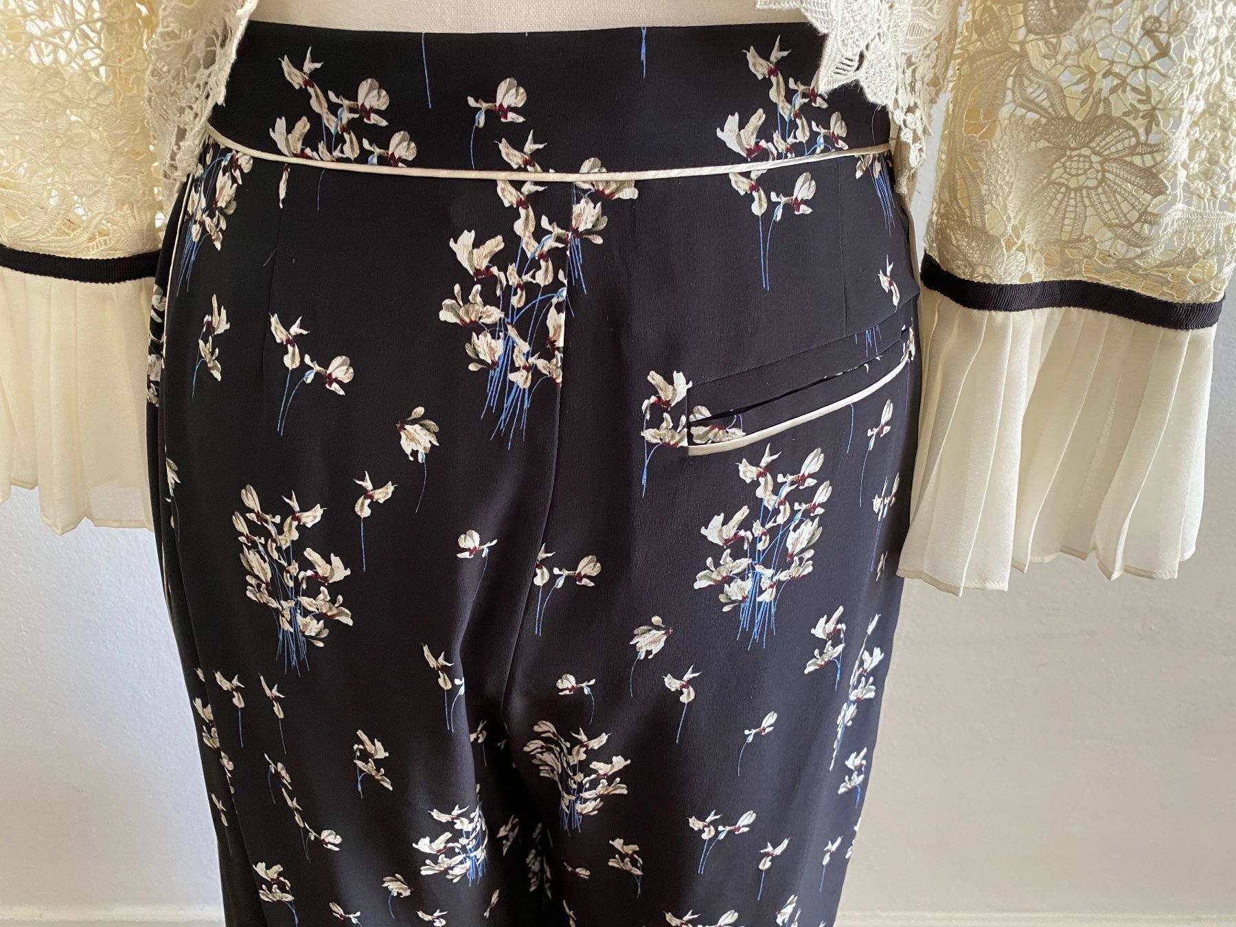 Pantalons: Erdem Hose aus Seide neu – Neuf avec emballage d'origine à Bern par schnupka 3