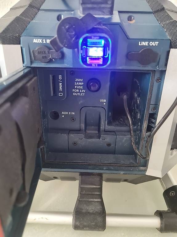 Radio: Bosch baustelenradio + dab+ bluetooth  transmitter – Usato da Biel/Bienne venduto da Markoporo 1