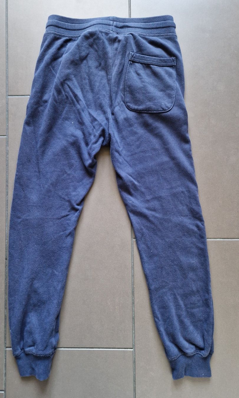 H&M Pantaloni: Kinder Jogginghose Gr. 146 Dunkelblau – Usato da Jona venduto da Loki40 1