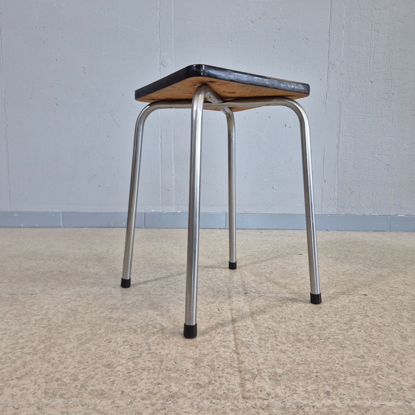 Sgabelli: Kelco Hocker Höcker Küchenhocker Tabouret grau – Usato da Nottwil venduto da Wondewa-Shop 7
