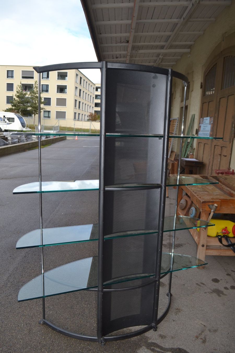 Regale: Glasregal, Halbrunde Form, Schwarz,  Design – Gebraucht aus Wil SG von Athi 1