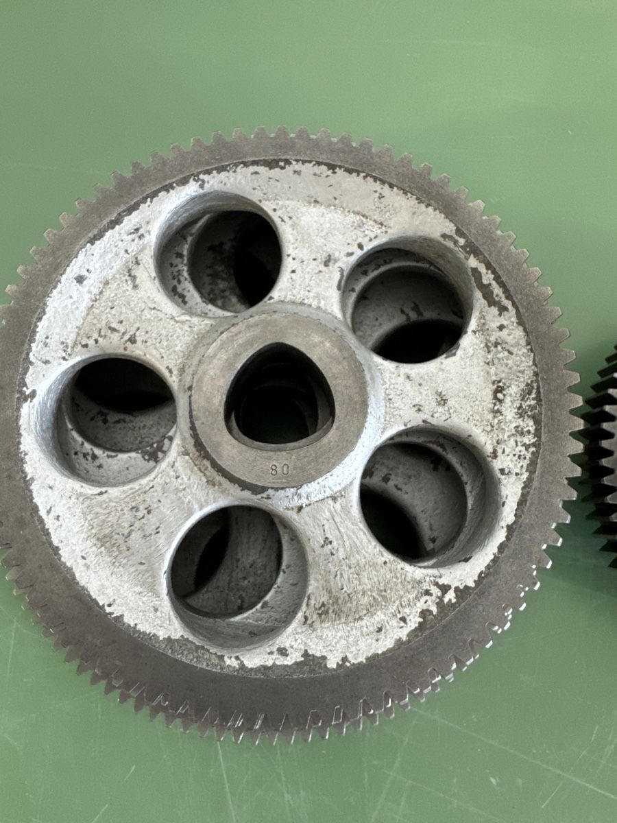 Schaublin Tutti gli attrezzi: Lot de pignons droits SCHAUBLIN – Usato da Aarberg venduto da SNMachines 1