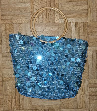 Sommer Tasche aus Stroh mit Holzgriffen, blau