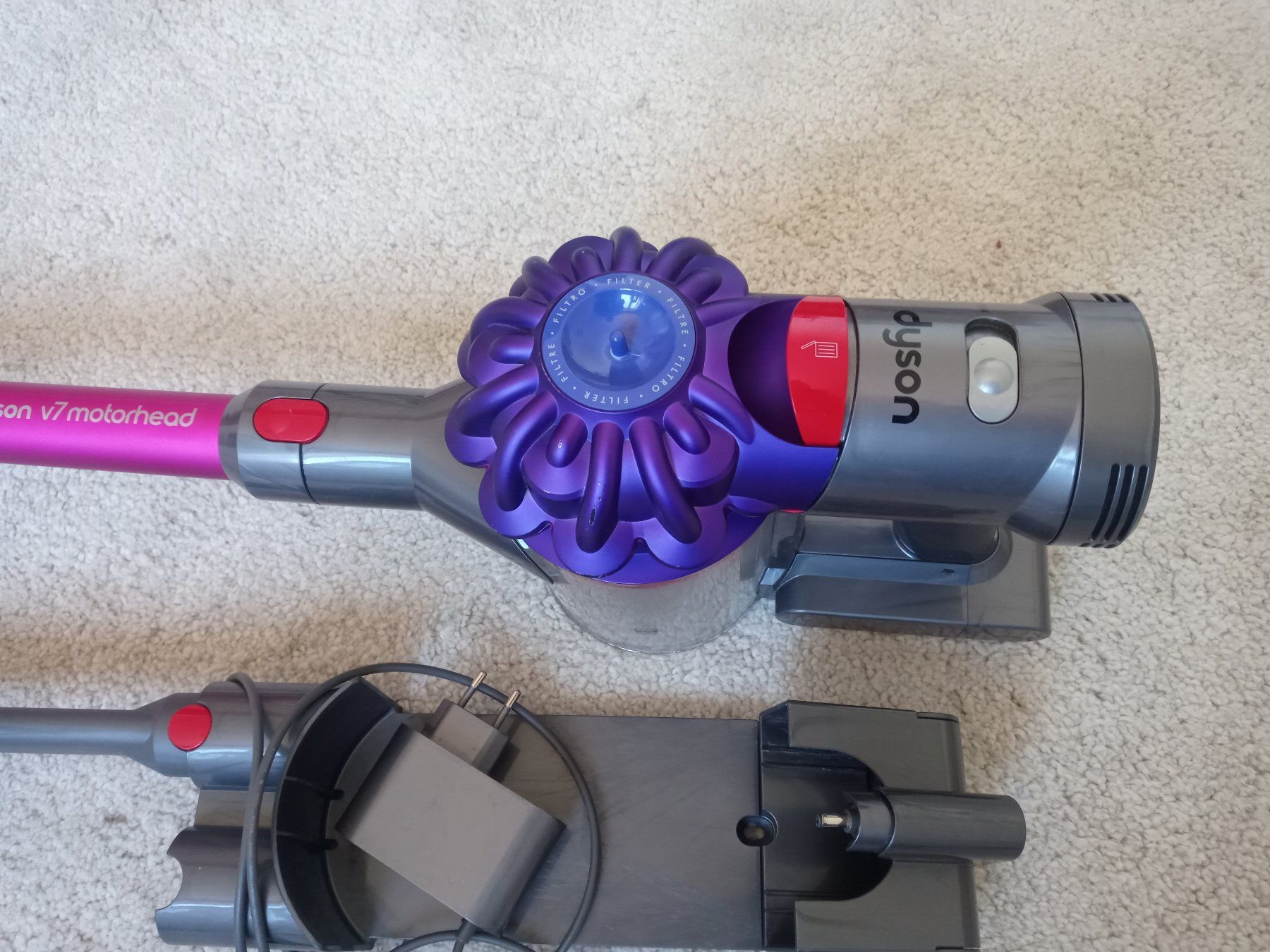 Dyson Aspirateurs & Accessoires: Handstaubsauger Dyson V7 – D'occasion à Prez-vers-Siviriez par Monija70 2