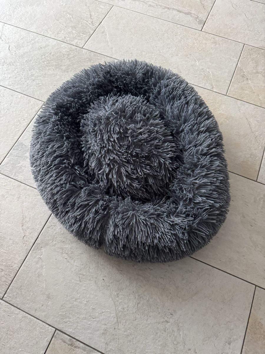Cucce & Letti: Fluffi Hundebett Anthrazit – Nuovo (secondo la descrizione) da Seewen SO venduto da Muggi3