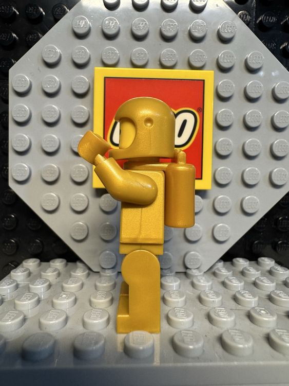 Lego Classic Space Spaceman Minifigur Pearl Gold aus 21358 (Neu