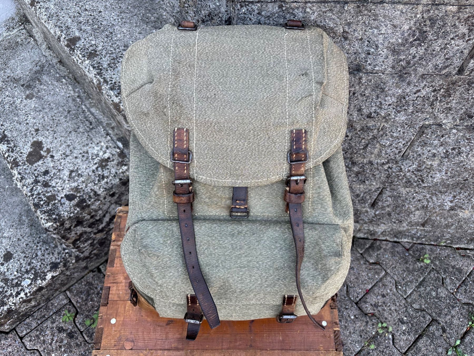 Schweizer Armee Zaini: schöner Schweizer Militär Rucksack – Usato da Feldbach venduto da Fea1 1